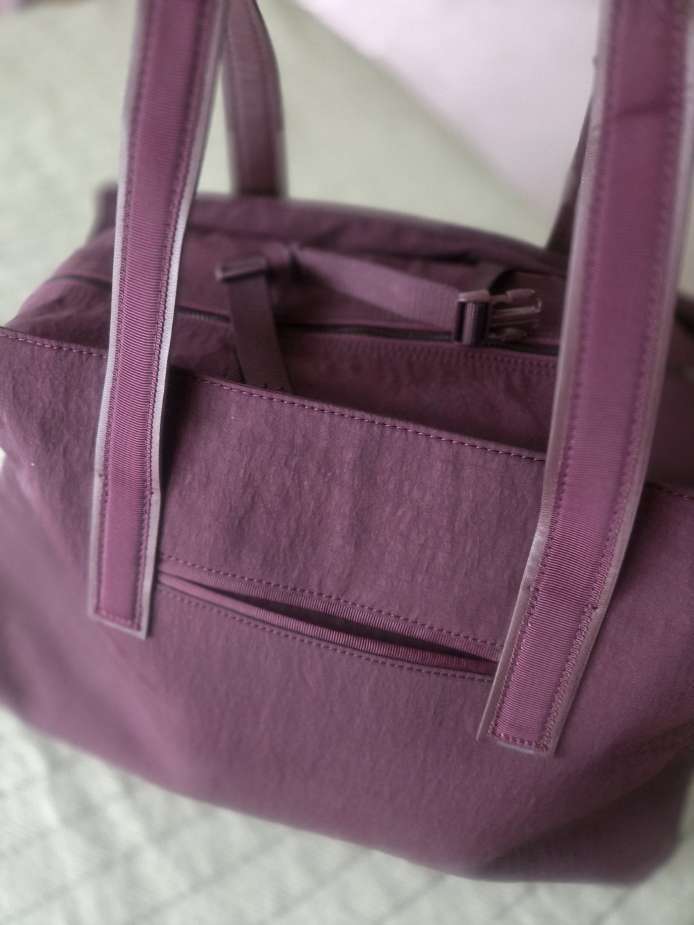Lululemon Go Getter Plum Tote Bag 25L Like NEW - Picture 5 of 8